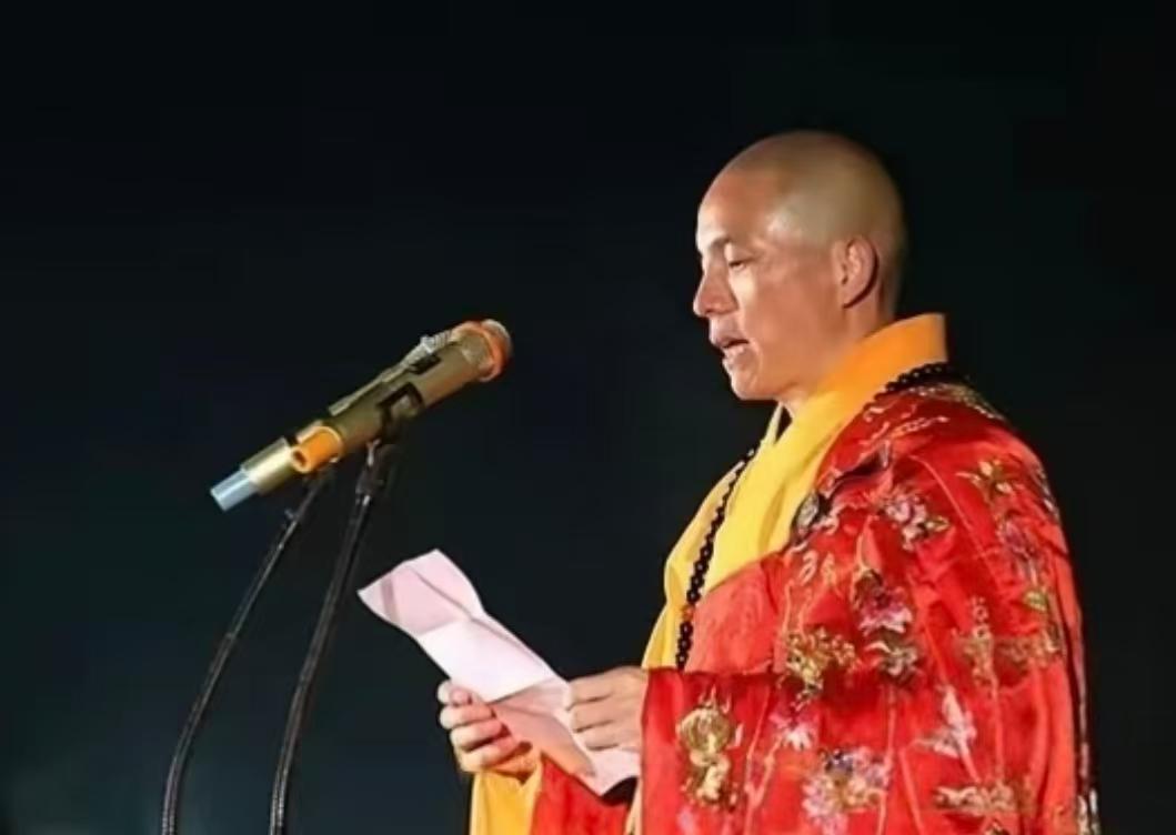 九游体育app-少林寺新方丈释印乐，上任仅一天，就被人扒出和美女大量的合照！