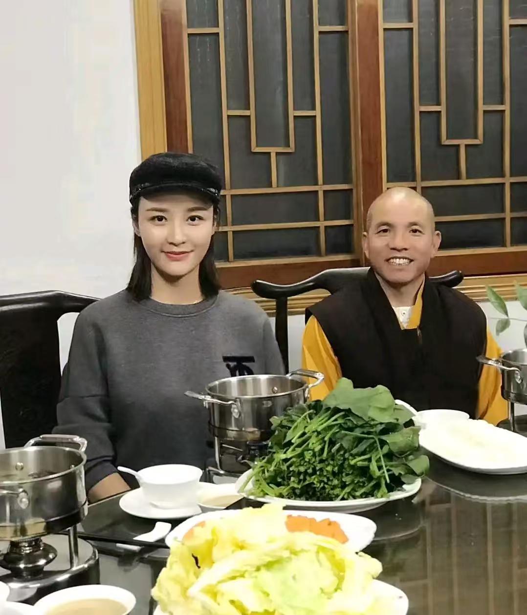 九游体育app-少林寺新方丈释印乐，上任仅一天，就被人扒出和美女大量的合照！