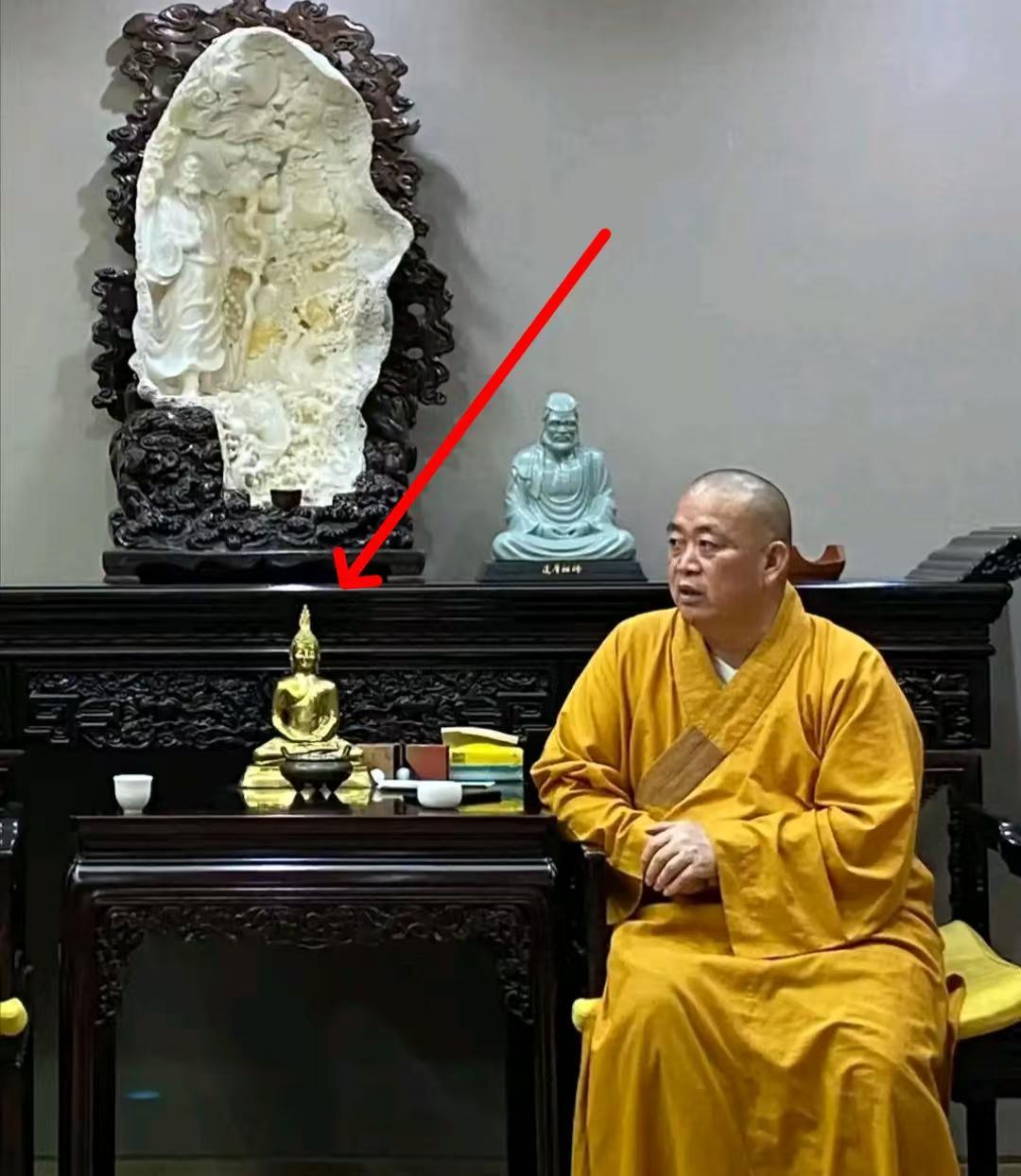 九游体育app-少林寺新方丈释印乐，上任仅一天，就被人扒出和美女大量的合照！