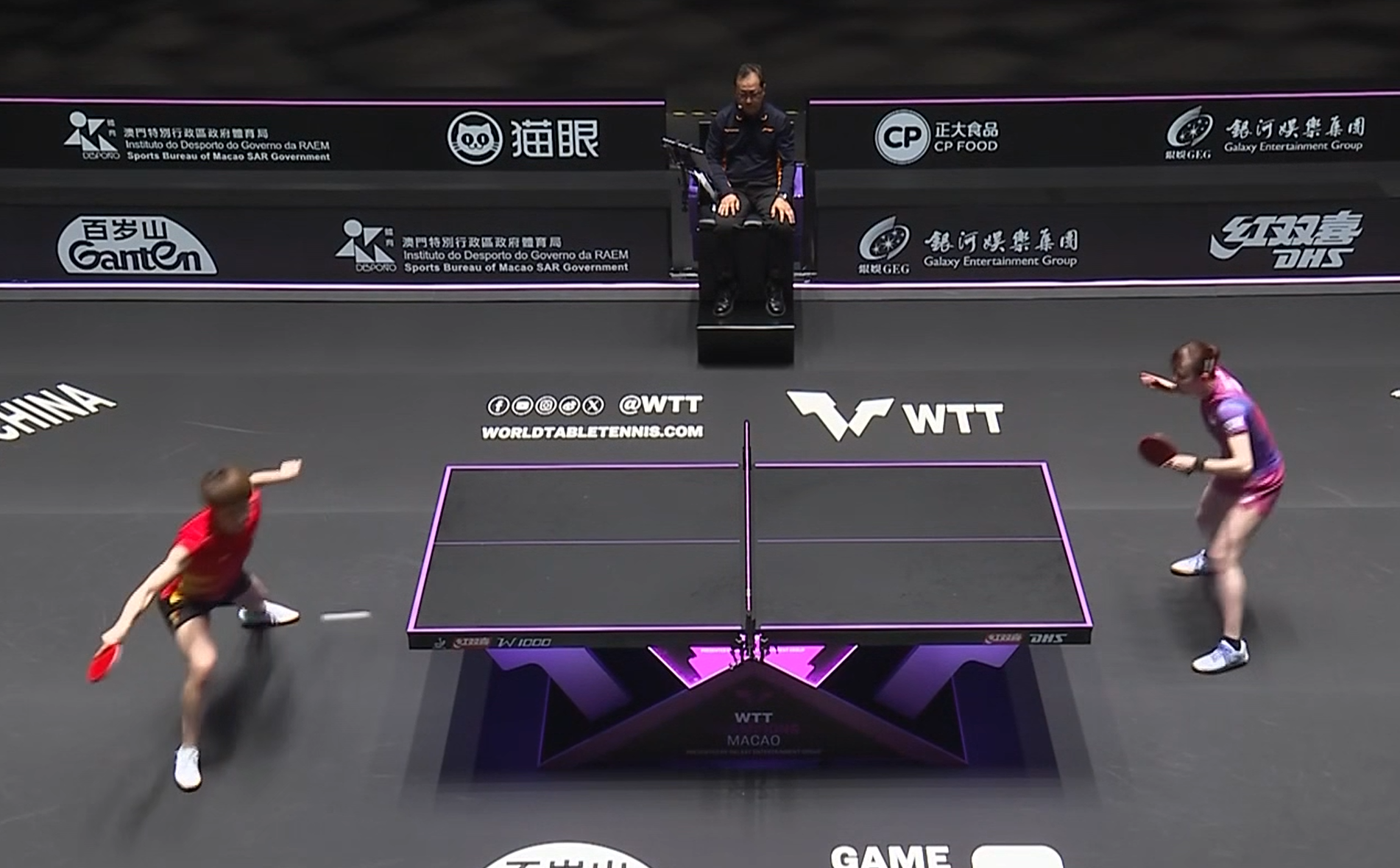 王曼昱3-2早田希娜晋级八强！二四局完美调整，第五局旋转压制！