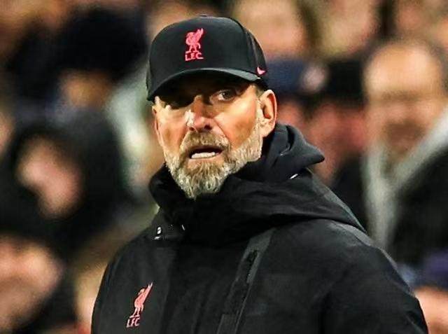 1672788170239001798.jpg 九游体育app-【早报】强行制造悬念?枪手两度点球未判惹争议!