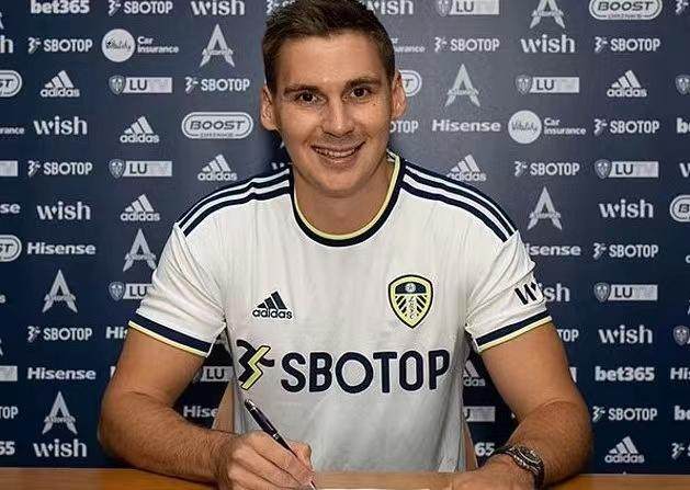 1672788205225054947.jpg 九游体育app-【早报】强行制造悬念?枪手两度点球未判惹争议!