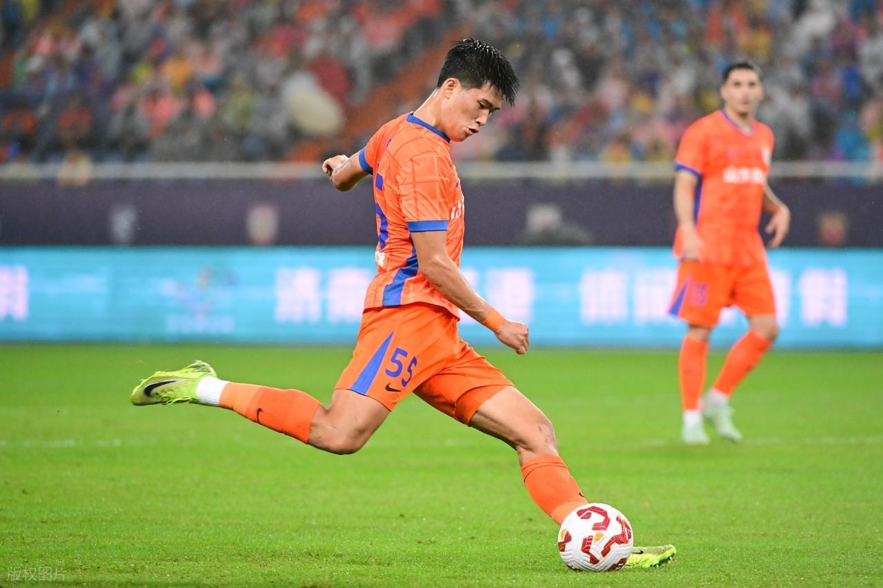 九游体育app-银哨阻梅开,铁血铸核心!后卫彭啸:山东泰山太子的U23封神之路