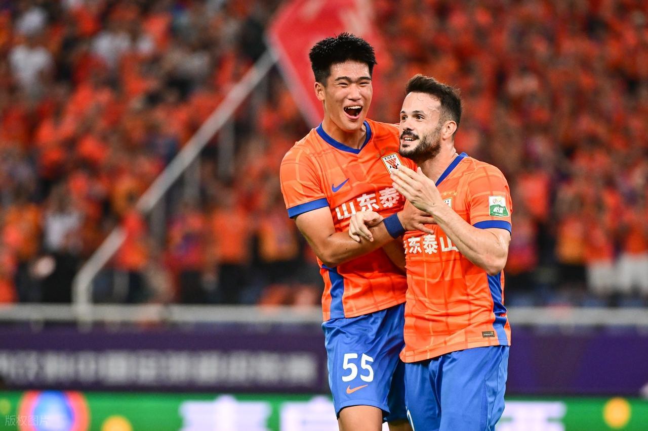 九游体育app-银哨阻梅开,铁血铸核心!后卫彭啸:山东泰山太子的U23封神之路